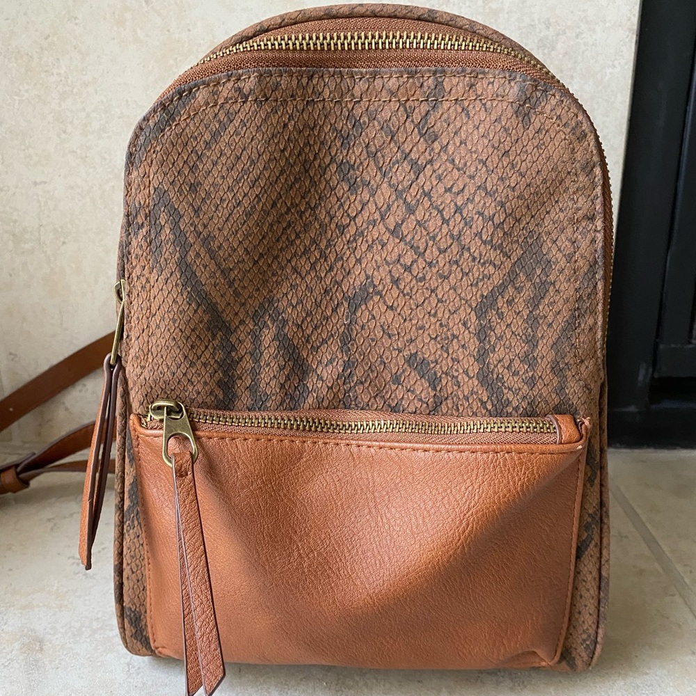 Universal thread snake print backpack purse